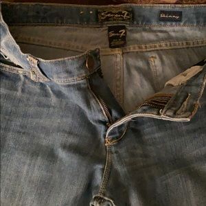 Woman’s skinny jeans